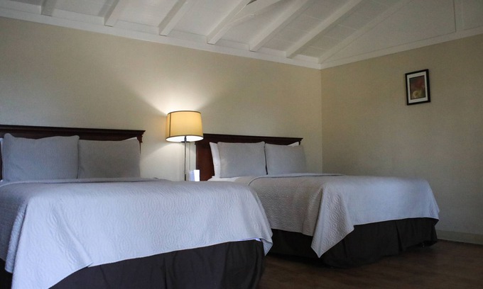 Northeast Carmel Cabaña | Two Queen Bed Cottage