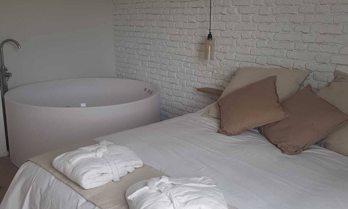 Melida Casa | Dos Alas Rojas, casa con jacuzzi para dos al lado de Peñafiel