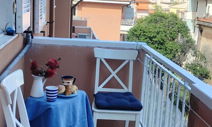 San Lorenzo al Mare Apartamento | Two-room apartment in village centre