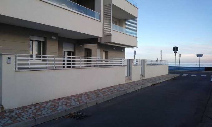 Marotta Apartamento | Apartamento de dos habitaciones a tiro de piedra del mar