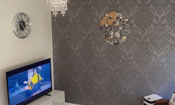 Gillingham Apartamento | two spacious bedrooms apartment,2 bathroom, 1sofa`bed.free parking