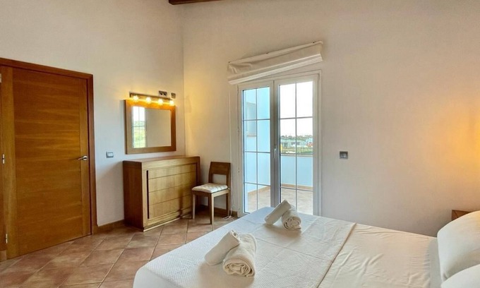 Cales Piques Villa | Villa de dos plantas con piscina jardín privados