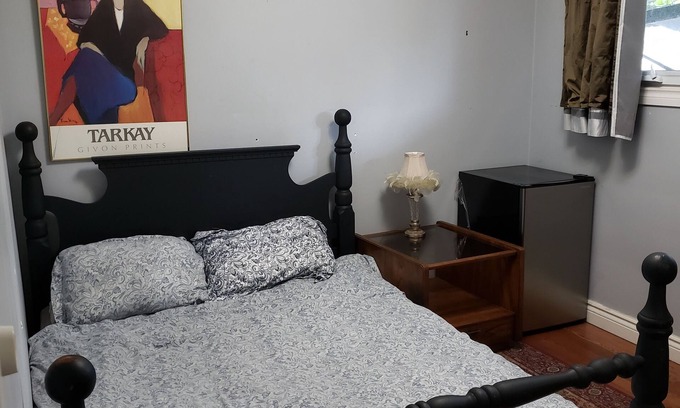 Durham Region Casa | Two-storey bungalow near Lake Ontario with shower pool and castle playhouse.