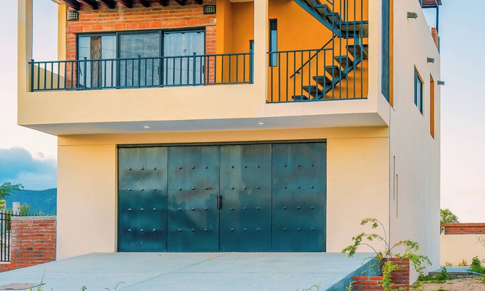 La Ventana Casa | Nuevo 2 dormitorios, 1 baño con vistas al océano y un comedor en la azotea y zona de barbacoa.