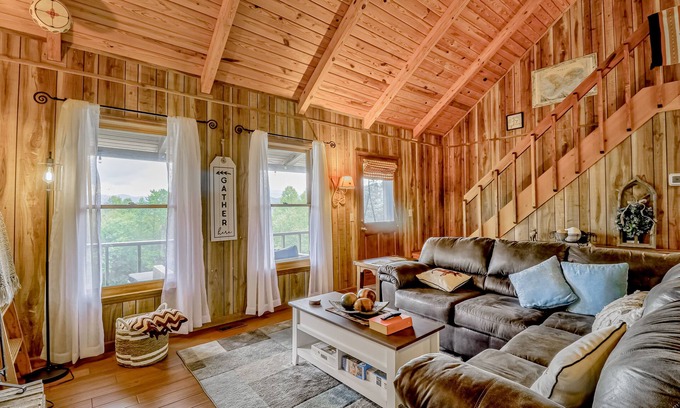 Blairsville Casa | Two-Story, Dog-Friendly Home w/ Private Hot Tub, Fast WiFi, & Mountain Views