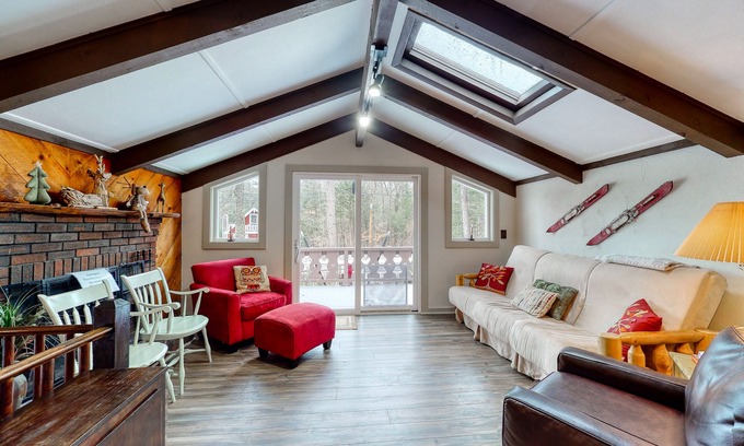 Bartlett Casa | Two-story home w/guest suite, gas grill, & private washer/dryer - Dogs okay