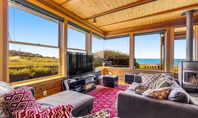 Westport Casa | casa frente al mar con unas vistas cerca de los senderos de la playa!