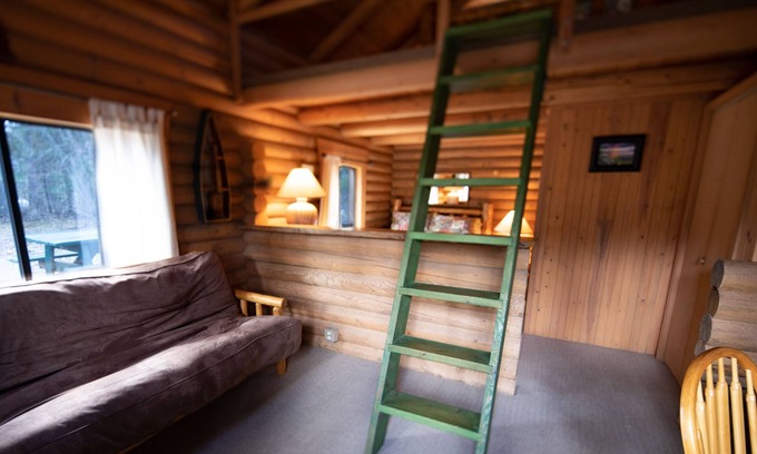 Bigfork Cabina | Two-story woodland cabin with firepit, near Flathead Lake & Glacier