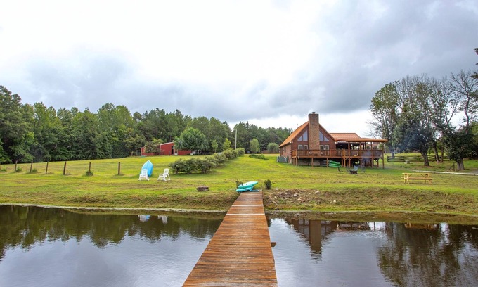 Hurdle Mills Cabina | Two Stunning Lakefront Cabins w/ Hot Tubs on 25 Acre Nature Retreat
