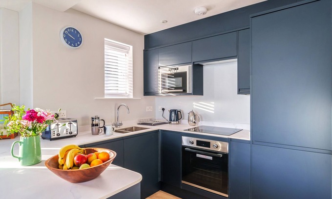 Langstone Cabaña | TWO TIDES, pet friendly, character holiday cottage in Langstone