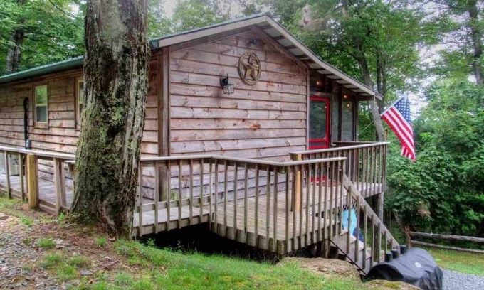Elk Park Cabina | Two-Tiny Cabins