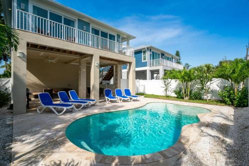 Mid Island Casa | TWO, YES, TWO brand new homes, side by side, creating the Palace to fit the entire crew, home