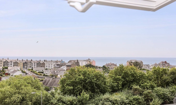 Criccieth Casa | TY COPR PERLOG, pet friendly, country holiday cottage in Criccieth
