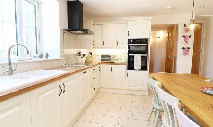 Pontypridd Cabaña | Ty Ffarm at Gellilwch