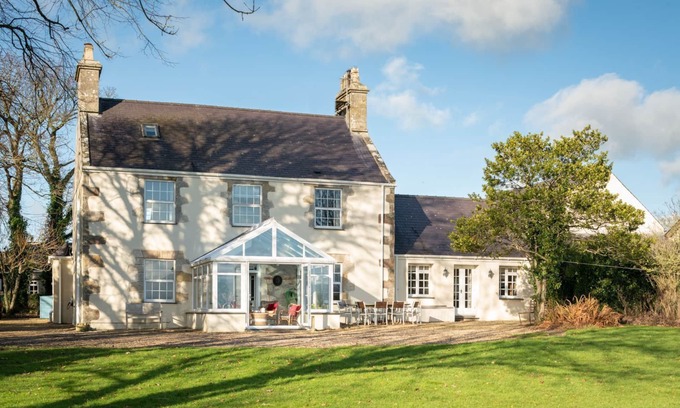 Bodorgan Otro | Ty Fferam Bailey - A beautiful 7 bed holiday home in Anglesey