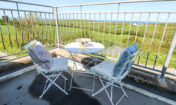 Llanfaethlu Casa | TY MAWR, pet friendly, with open fire in Llanfachraeth