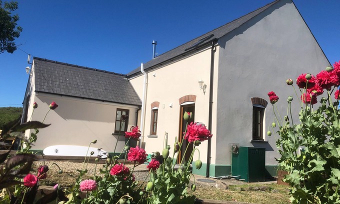 Penycwm Cabaña | TY RHOSYN, pet friendly, with open fire in Solva