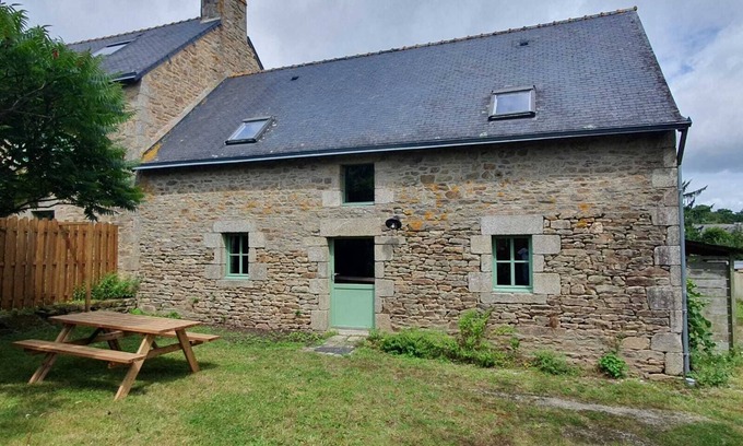 Redene Casa | Ty Rozélie, Charmante Longère Bretonne Entre mer et Campagne