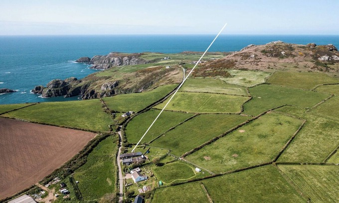 Trefasser Casa | Ty Uchaf Mill, Holiday Property Pwll Deri, Strumble Head, Sleeps 4, 2 bedrooms, bathrooms
