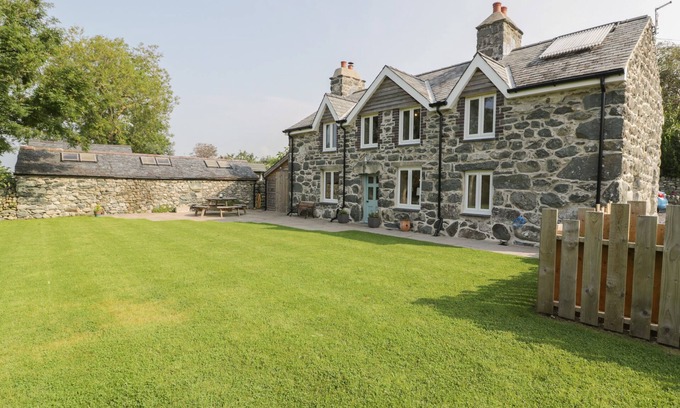 Dyffryn Ardudwy Cabaña | TYN FFYNNON, pet friendly, luxury holiday cottage in Dyffryn Ardudwy