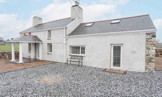 Rhyd-y-clafdy Casa | TYN LON - Y FFOR, pet friendly, character holiday cottage in Pwllheli