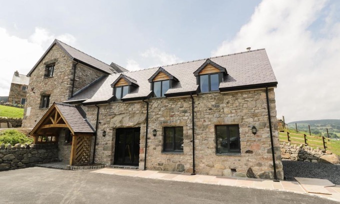 Ruthin Casa | Tyn Y Celyn Isaf