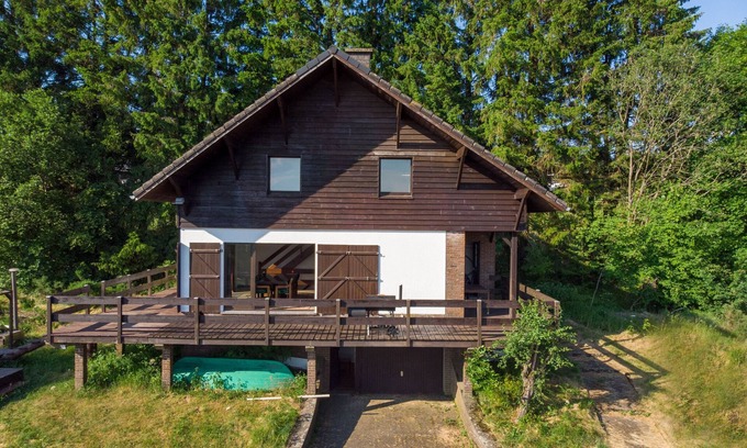 Ovifat Casa | Chalet típico de las Ardenas con fantásticas vistas y bañera de hidromasaje.
