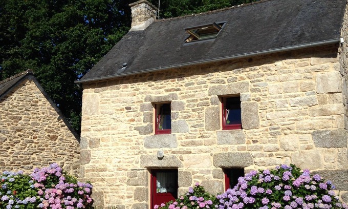 Saint-Gilles-Pligeaux Casa | Típica casa bretona en el campo