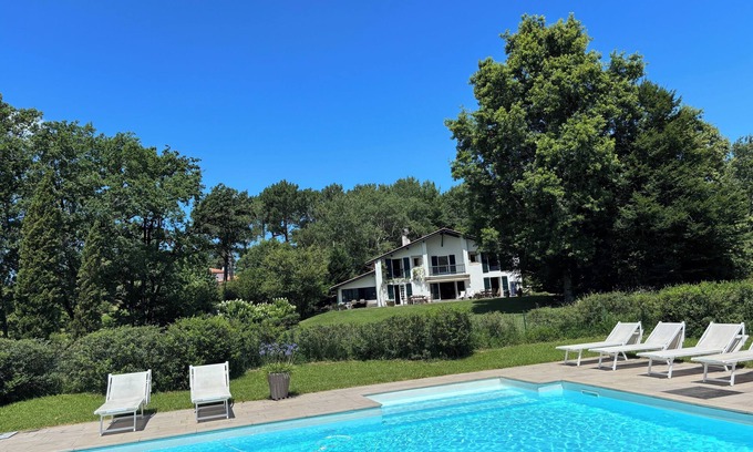 Ascain Casa | Casa típica vasca 6000 m2 Magnífica vista Aire acon Piscina climat Cine en casa