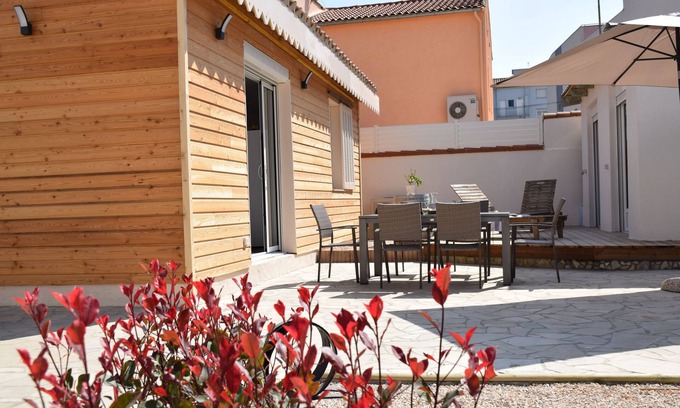 La Jetee Casa | Typical BEACH HOUSE - 4 bedrooms 3 bathrooms - beach 160m away - private parking and garden