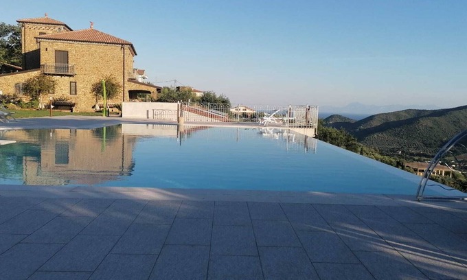 Castellabate Villa | Cortijo típico de Cilenta con piscina a 3.5 km del mar: alojamiento en Malachite