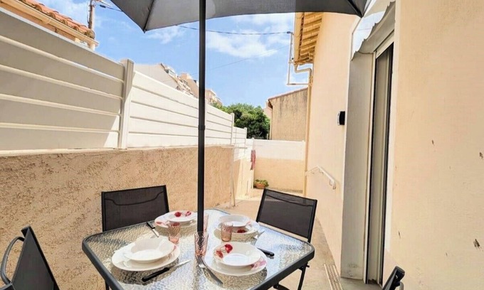 La Jetee Casa | Typical house 20 m from the beach and the port