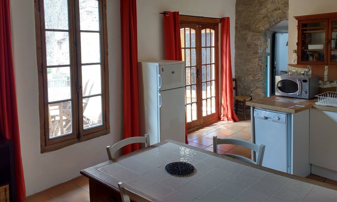 Cesseras Casa | Typical house in old district on a cobbled street