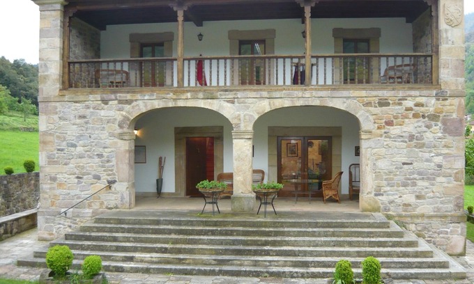 San Pelayo Cabaña | CASONA TÍPICA MONTAÑESA EN PICOS DE EUROPA (POTES) CON JARDIN PRIVADO
