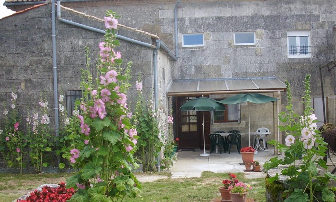 Barzan Casa | ¡tipica casa de la charente que combina mar y campana, estancia sympa y no caro!