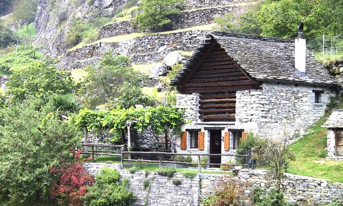Foroglio Casa | Typical rustico in the rear Maggia Valley on a sunny hillside on the edge of the village