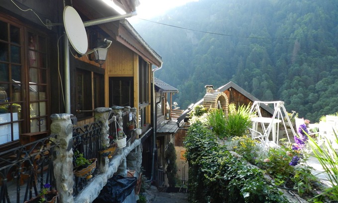 La Lechere Chalet De Esquí | Típico chalet de Saboya para amantes de la montaña tranquila.