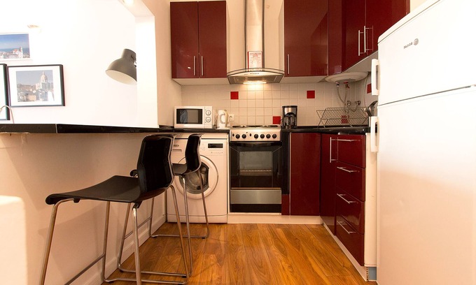 Alfama Apartamento | Typical Tailor Made Flat in Central Graça