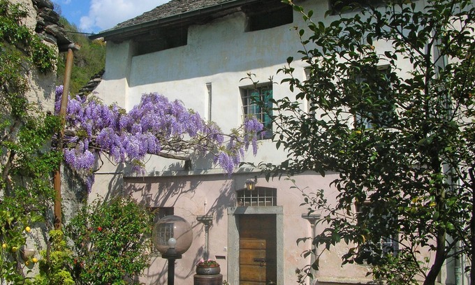 Tegna Casa | Typical Ticino house with a special atmosphere on the edge of the village