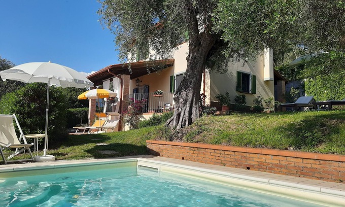 Camaiore Casa | Típica casa de campo toscana en las colinas entre Viareggio y Camaiore.