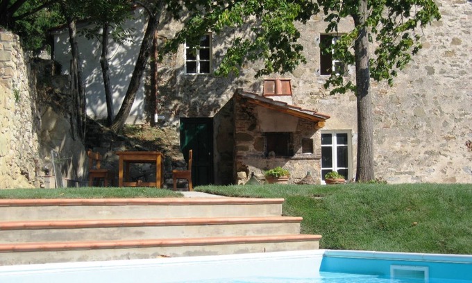 Nozanno Villa | Típica villa toscana con excelentes vistas duerme 8 piscina privada 12 x 6 m.