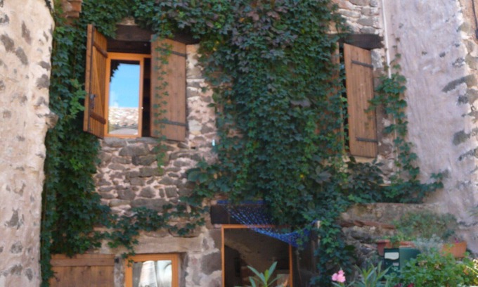 Lacoste Casa | Casa tipica de pueblo