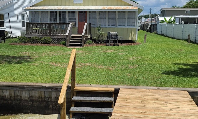 Elizabethtown Cabaña | Tyson's Bungalow, the Spacious 5-bedroom cottage in White Lake