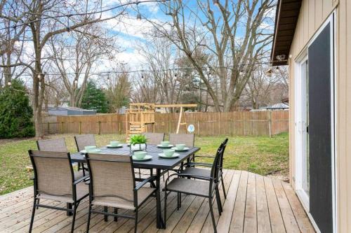 Saint Marys  Saint Joseph County Casa | U of ND Oasis Cozy Minimalist 4bd with Outdoor Deck and Playground