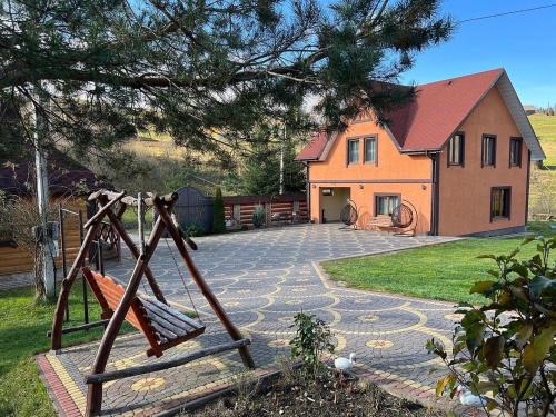 Plavya Casa | U Troh Brativ