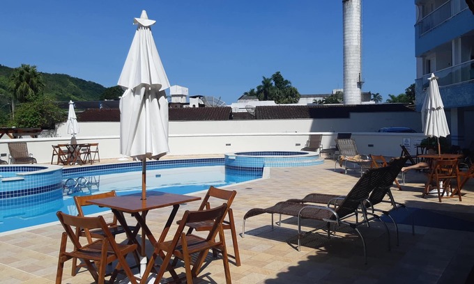 Praia da Enseada Apartamento | UBATUBA ENSEADA - NUEVO AJUSTE, VISTA AL MAR, CERCA DE LA PLAYA, 2 DORM., C / AIRE ACONDICIONADO.