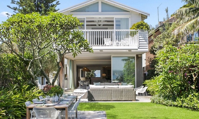 Manly Casa | Uber Luxury 5 Bedroom Home - Complete Beachfront