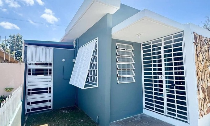 Puerto Nuevo Apartamento | Uber to Bad Bunny Concert! Modern Studio near Choli