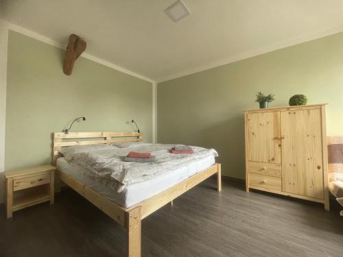 Bile Policany Casa | Ubytko u dědka