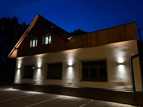 Dobruska Casa | Ubytování pod lípou